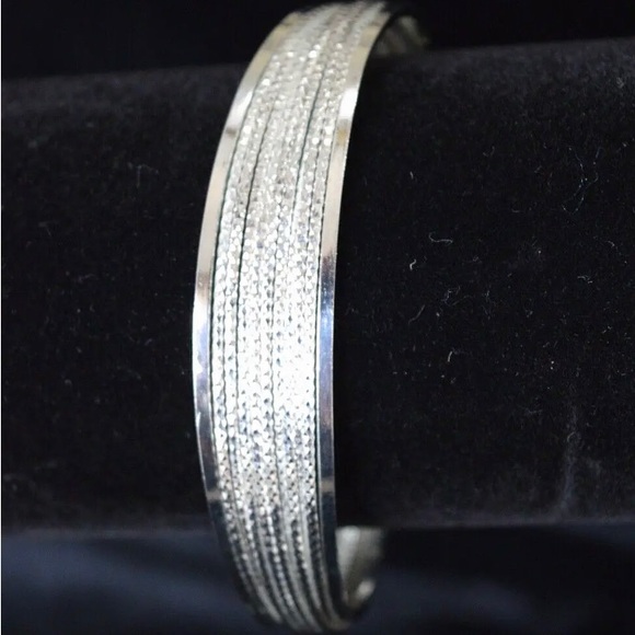NEW Bracelet Stamped Silver 925 Handcrafted in Mexico  1/2" wide, Gorgeous, NIB - Picture 1 of 4